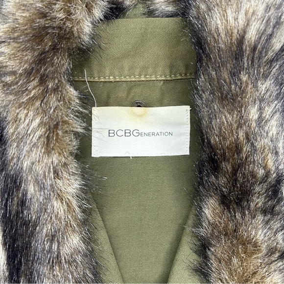 BCBG Military Green Collared Afghan Jacket Women’s XS Faux Fur Trim - Picture 11 of 13